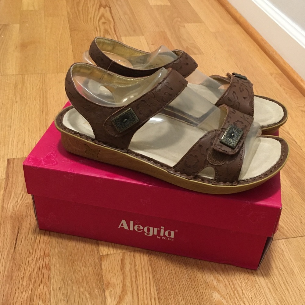 NWT Alegria sandals